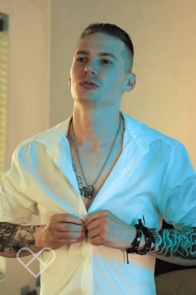 Alex Girth portrait