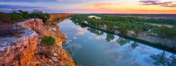 Sun sets over Murray River provide an element of romance with your South Australian escort