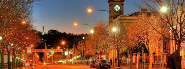 Take a walk at dusk down the main street of Albury with an Albury escort