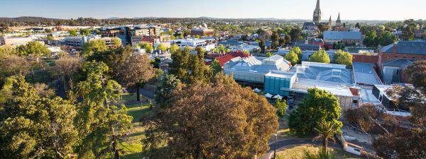 Walk to the top of the look out to discover the views of the township of Bendigo with your Escort off Dakota Dice