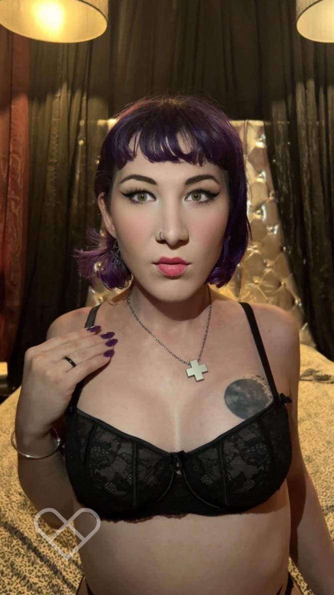 Amber Hazelbrook portrait