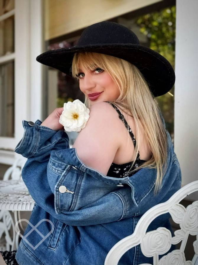 Sara Fennic portrait