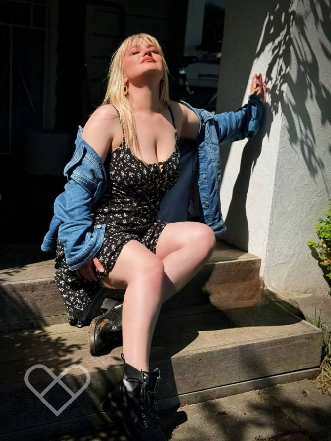 Sara Fennic portrait