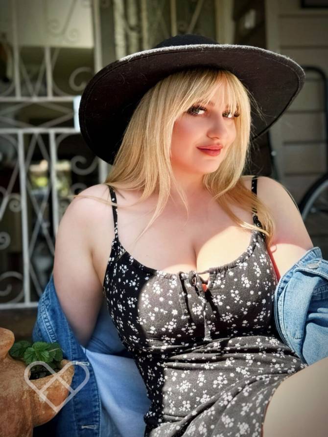 Sara Fennic portrait