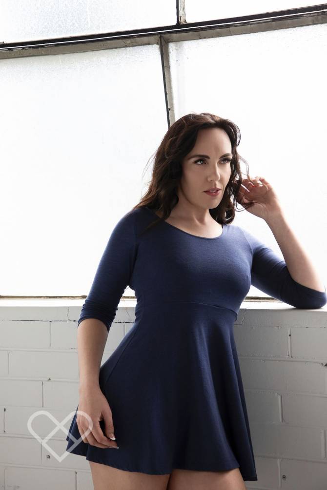 Evie Elysian portrait